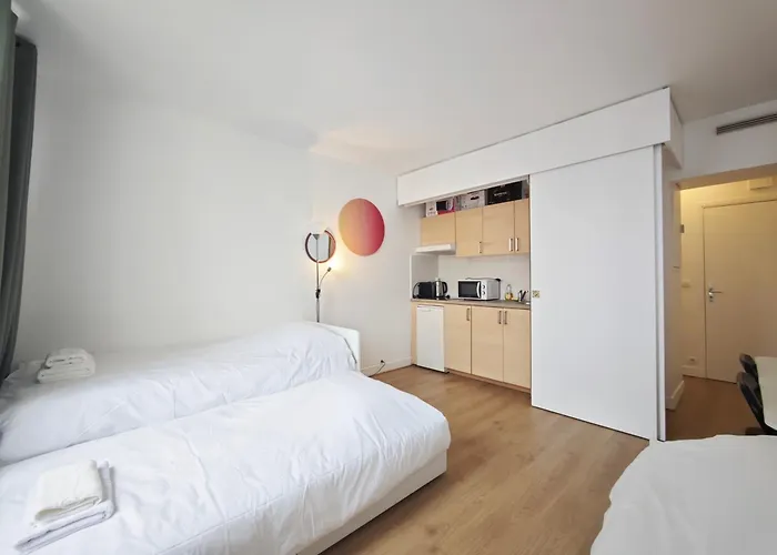 Eiffel Tower 10 Min Walk Charming By Seine